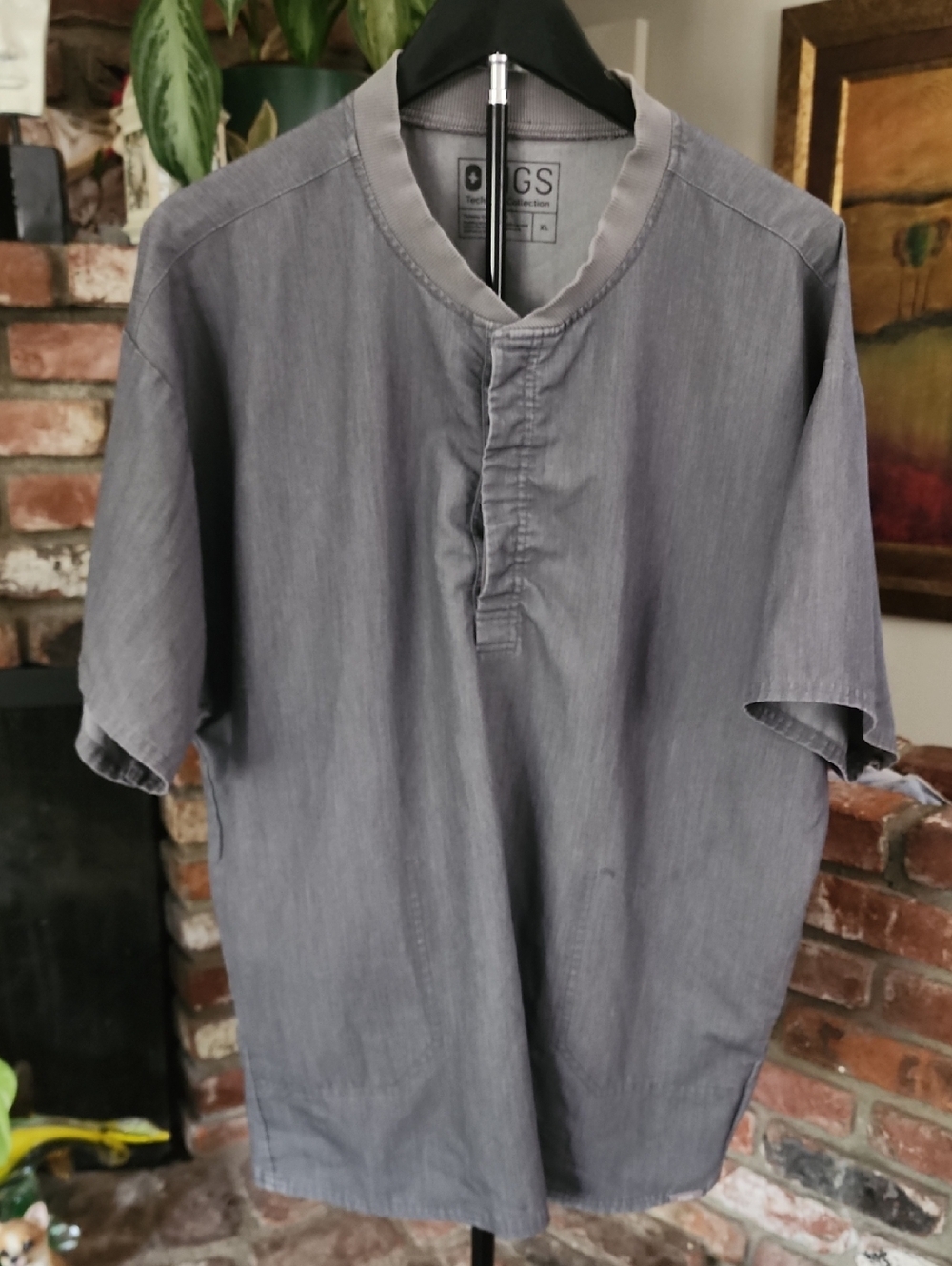 Figs Men's Short-Sleeve Scrubs Button Down Shirt in Gray